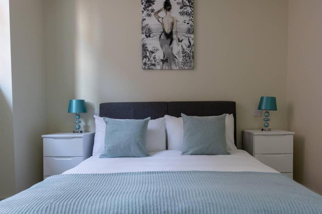 Hereford City Centre - Apartment 4, Isabella House - Modern Apartment In The Heart Of The City - Sleeps 4 Guests - Hosted By Rentmyhouse Екстер'єр фото
